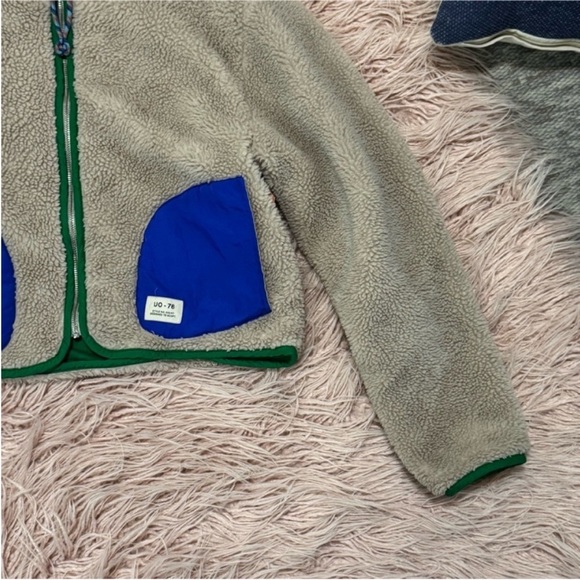 Urban Outfitters Beige Fleece Jacket with Blue Pockets and Green Trim - Picture 10 of 13